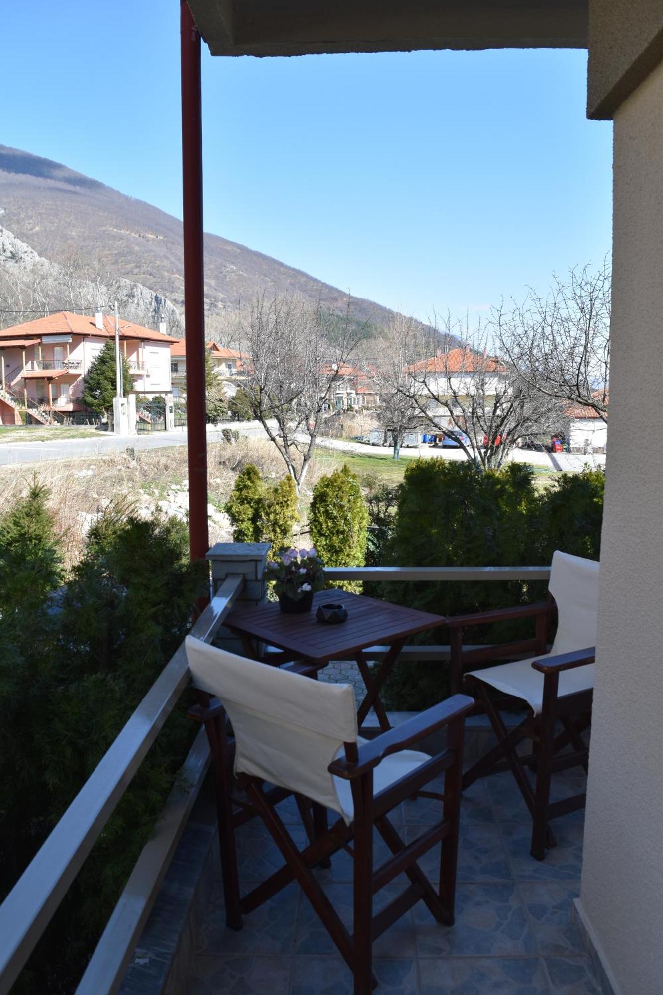 Pnoe Apartments Loutraki  Exterior photo