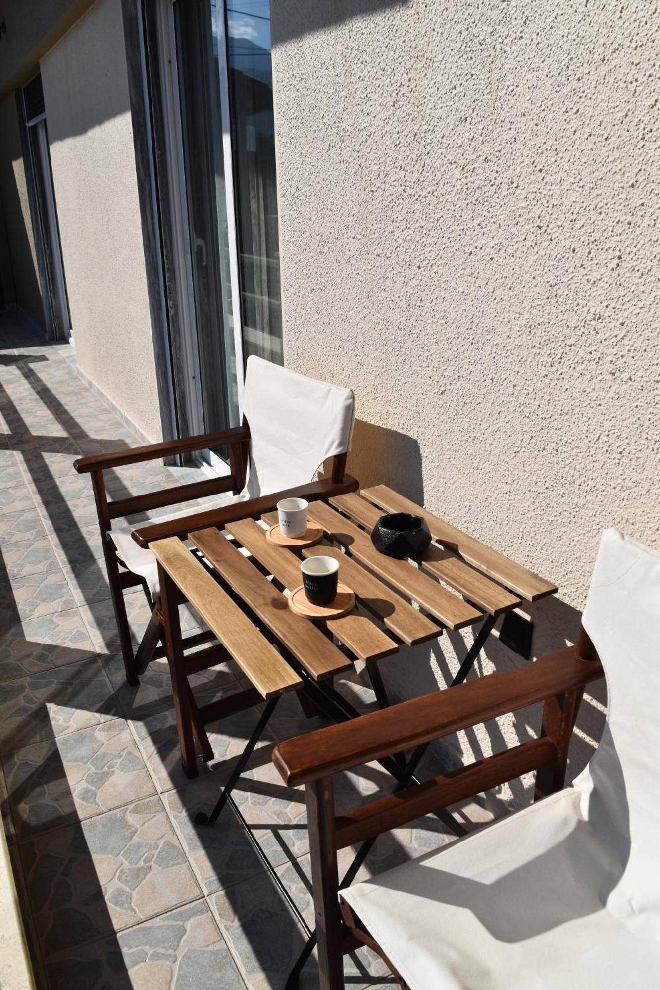 Pnoe Apartments Loutraki  Exterior photo